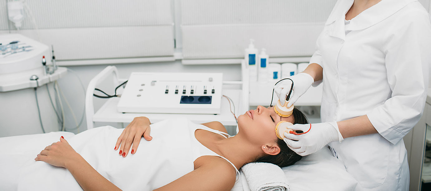 Galvanic Facials: Advantages, Contraindications, Machines - Doctor Woao